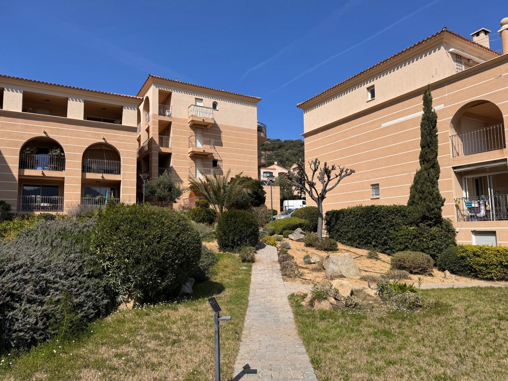 Apartment Joli Confort Proche Toutes Commodites Dans Calme LʼÎle-Rousse